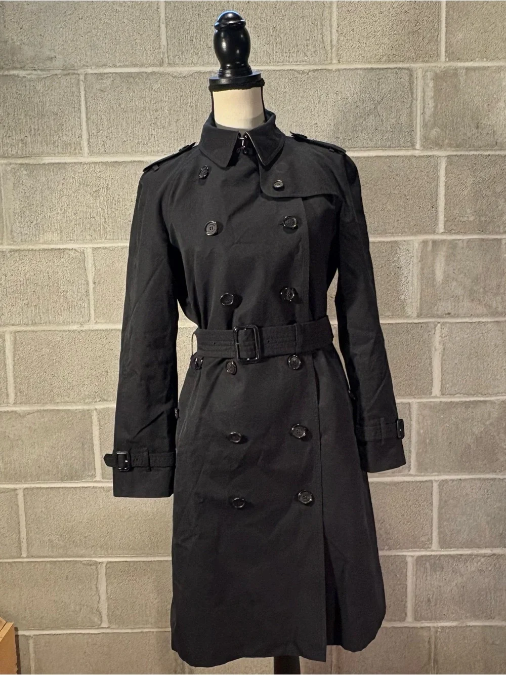 Burberry Westminster trench coat. - Picture 2 of 16